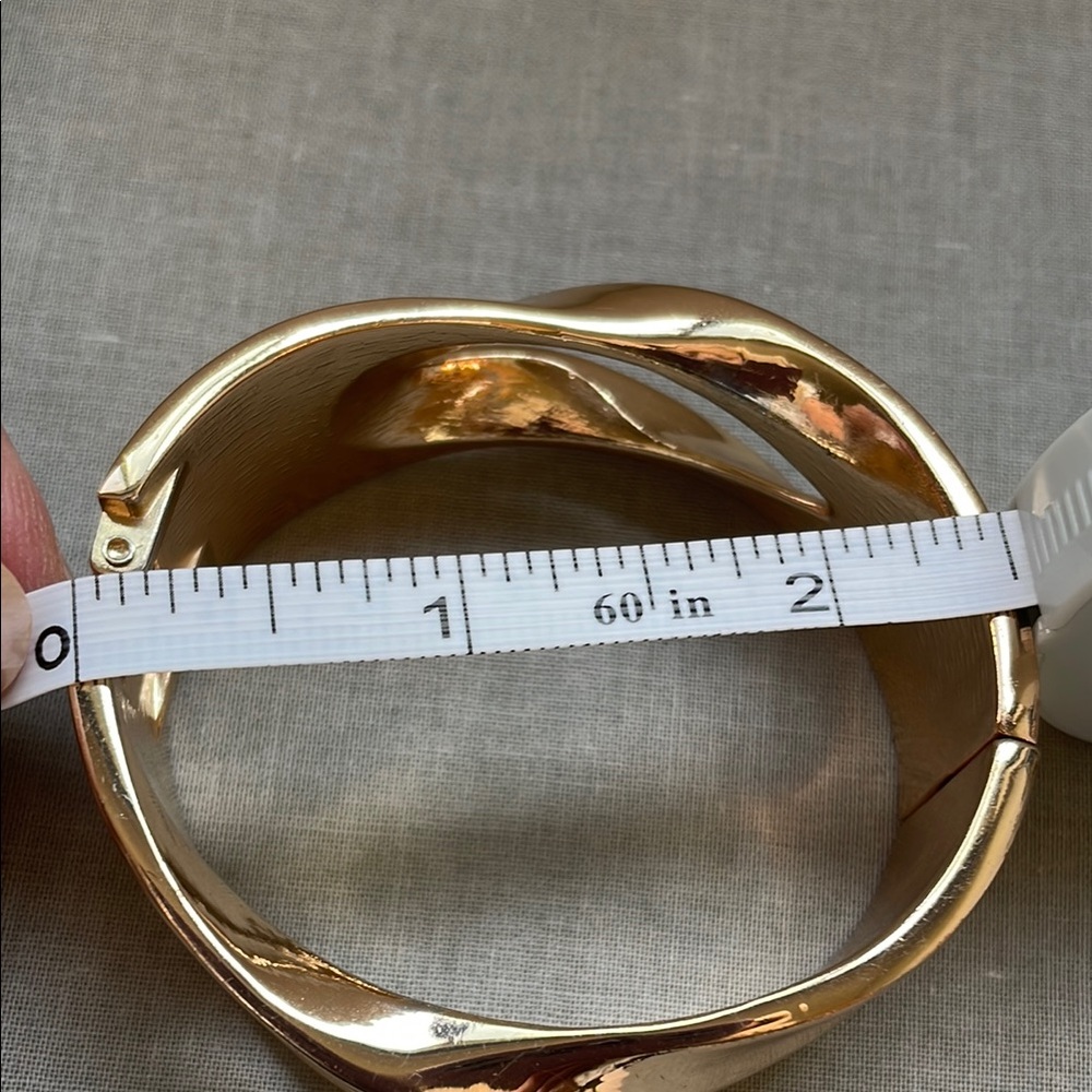 Elegant Gold-Tone Womens Cuff Bracelet - Picture 10 of 11